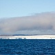 Могучие ледники регулярно сбрасывают в море свои огромные обломки